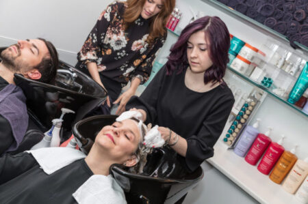 zobrist-intercoiffure-haare-waschen02_700x465px